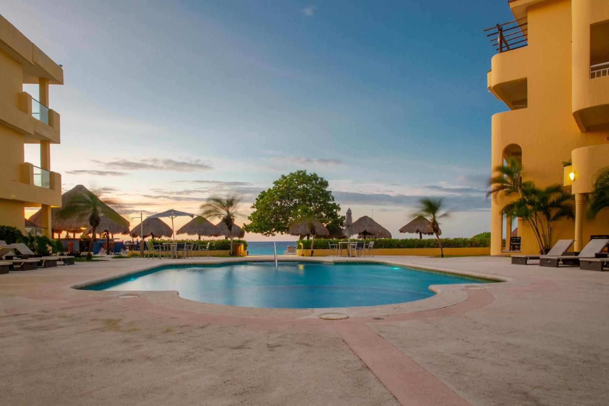 Playa Azul Cozumel Hotel Exterior foto